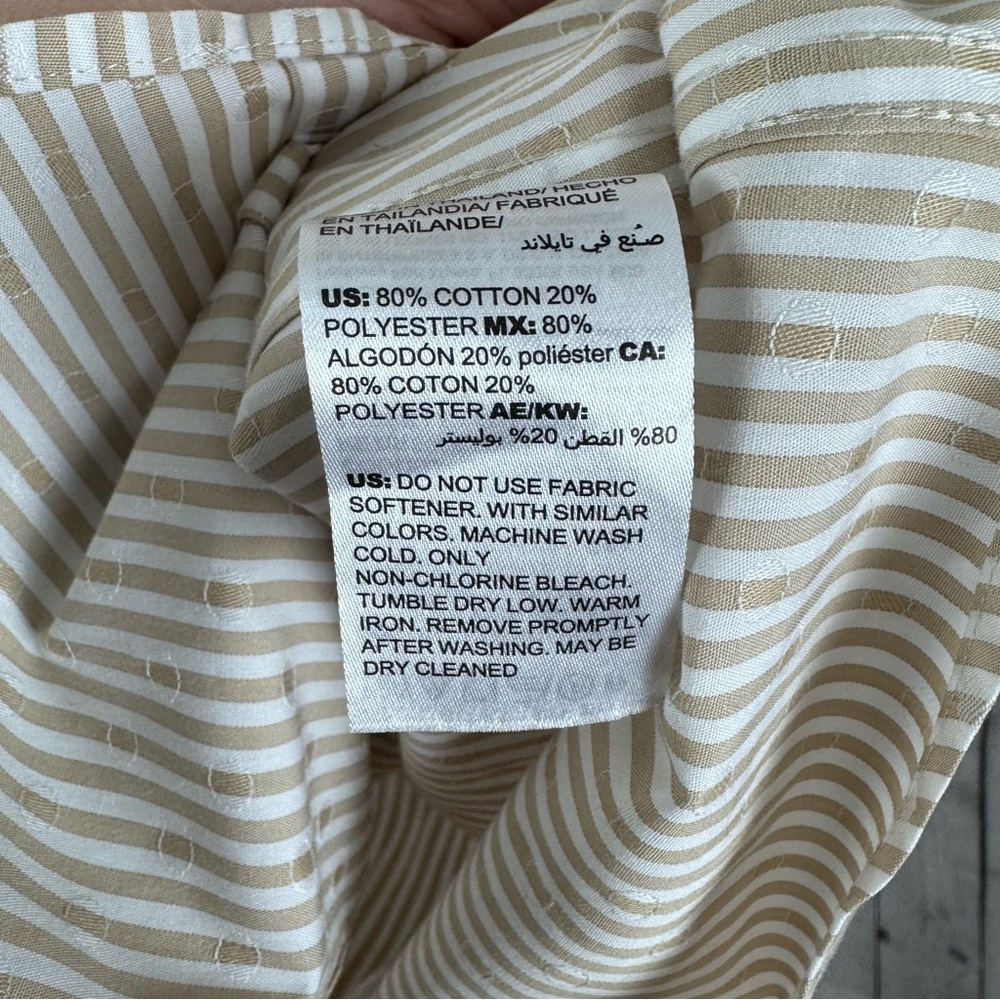 Chico’s No Iron Coolmax All Season Button Down Top Tan and White Size Large - Picture 7 of 7